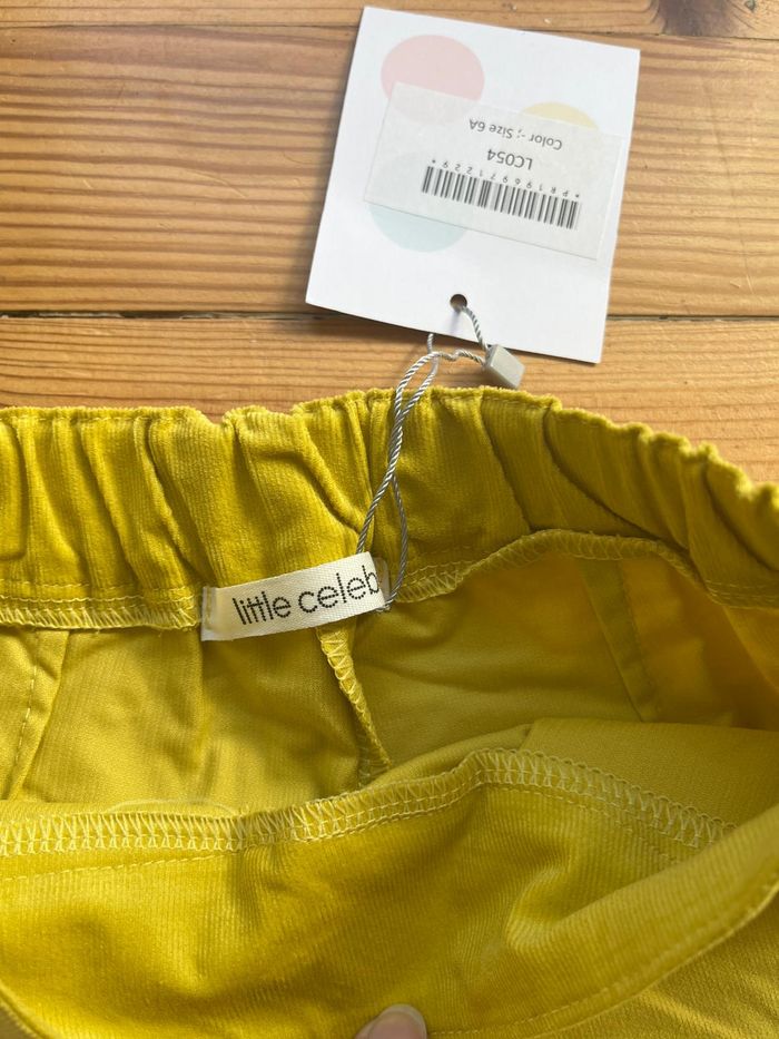 Short velours jaune Little celebs 6 ans neuf - photo numéro 3