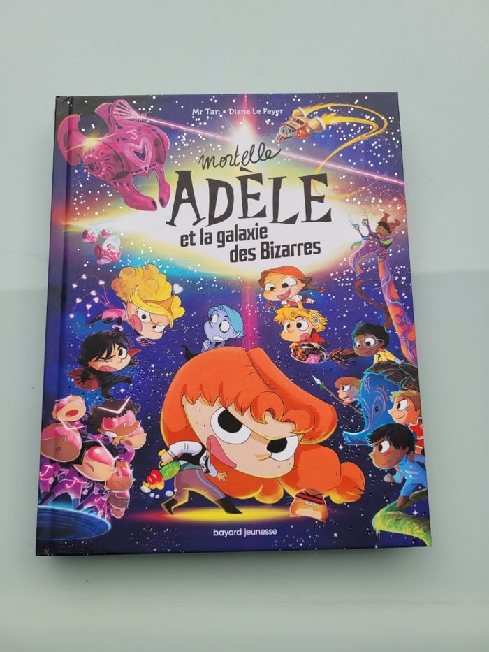 BD Mortelle Adèle, couverture rigide, gros format : Mortelle Adèle et la Galaxie des Bizarres - photo numéro 2