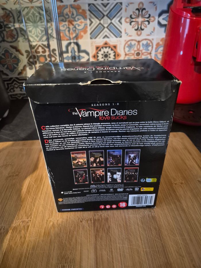Collection intégrale de la série Vampire Diaries en DVD - photo numéro 5