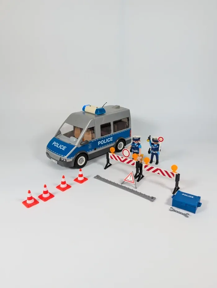 Playmobil Fourgon de policiers avec matériel de barrage - photo numéro 1