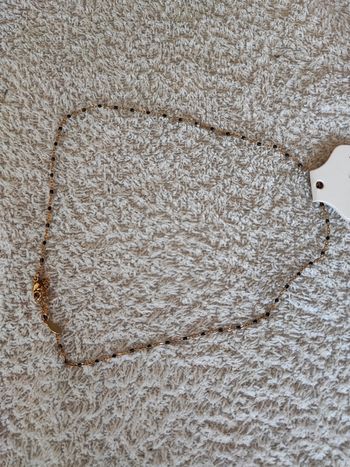 Collier noir et doré neuf