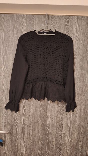 Pull 2 en 1 manches chemise noir brodé