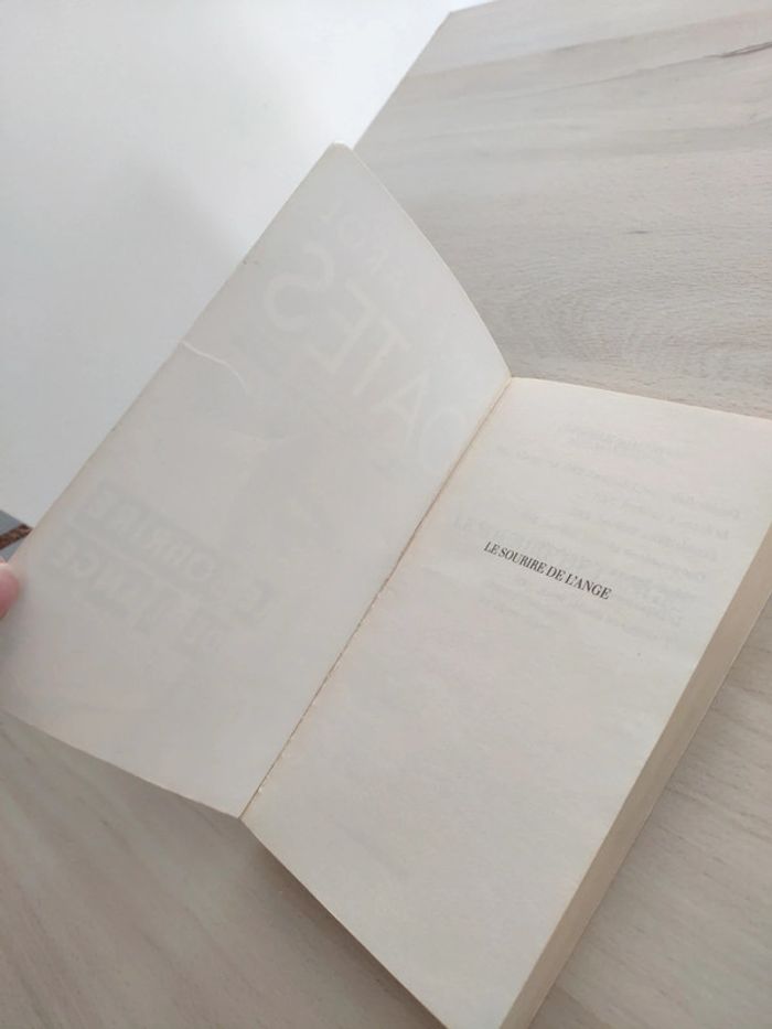 Livre poche le sourire de l'ange Joyce Carol Oates alias rosamond Smith - photo numéro 6