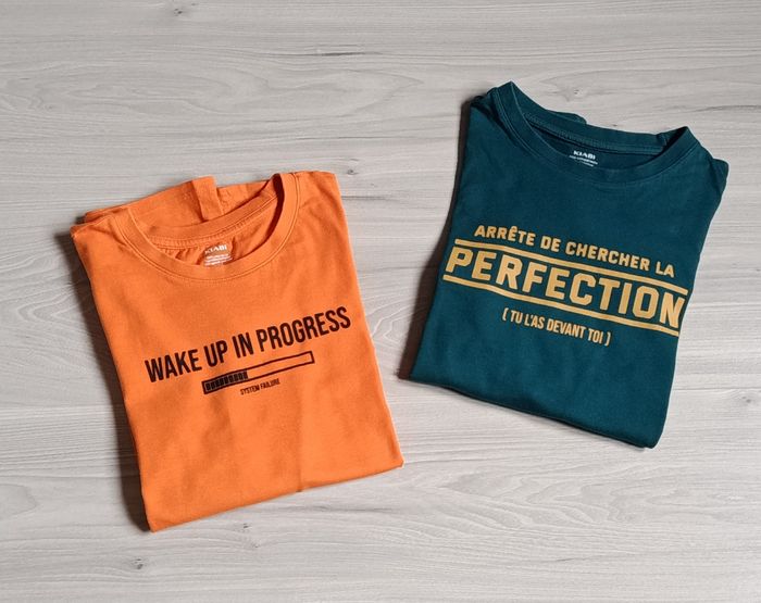 Lot de 2 tee-shirts à manches longues. Taille 12 ans (144-155 cm)