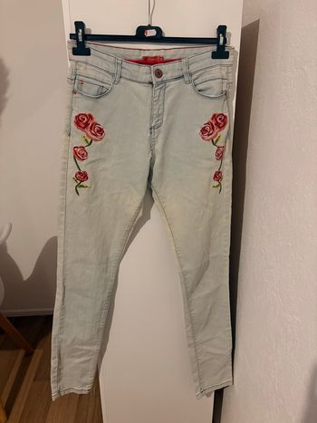 jeans à fleurs 