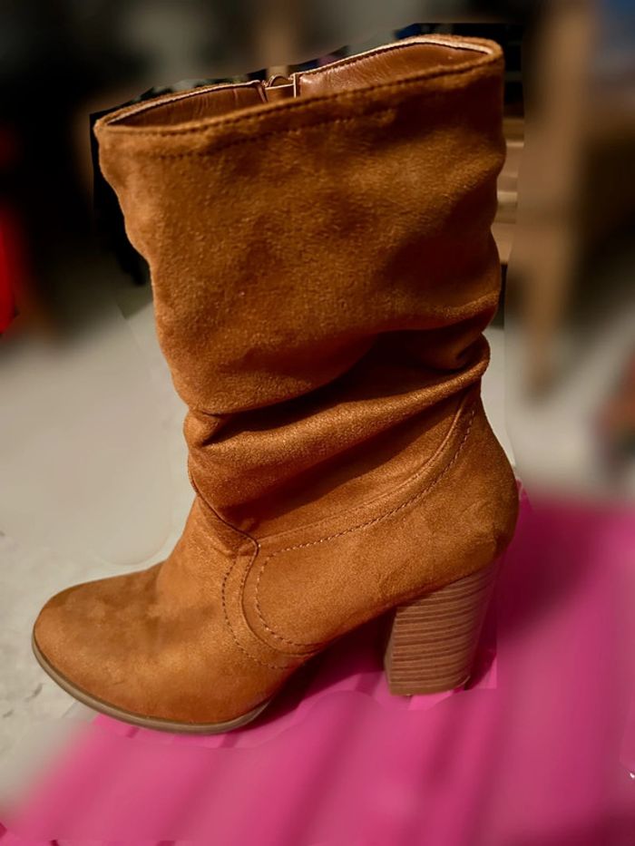 Vends bottines en suédine camel