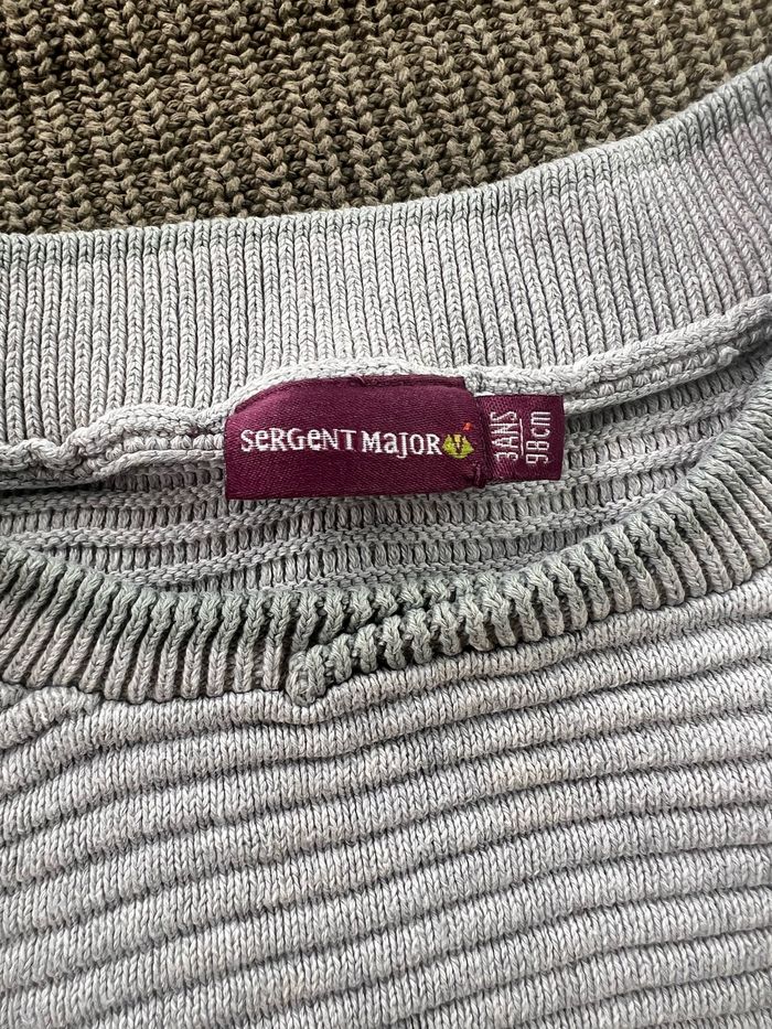 Lot de deux pulls sergent major/ la fabrique des garçons  taille 3 ans  Très bon état    Prix sur les lots               #bebefille6mois   #bebegarcon #naissance #naissancegarcon #nourrisson #maternité #sacfemme #grossesse #ensemblebebe #prixnegociab - photo numéro 4