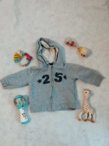 Gilet  a  capuche