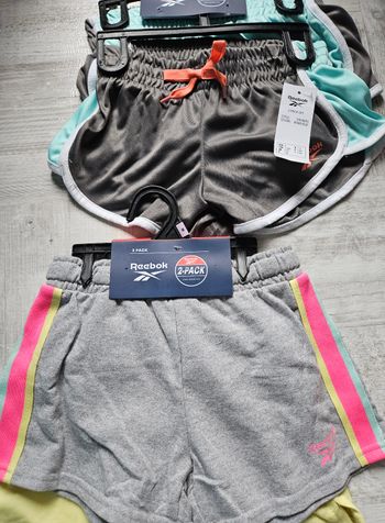 Lot 4 shorts neuf 6 ans