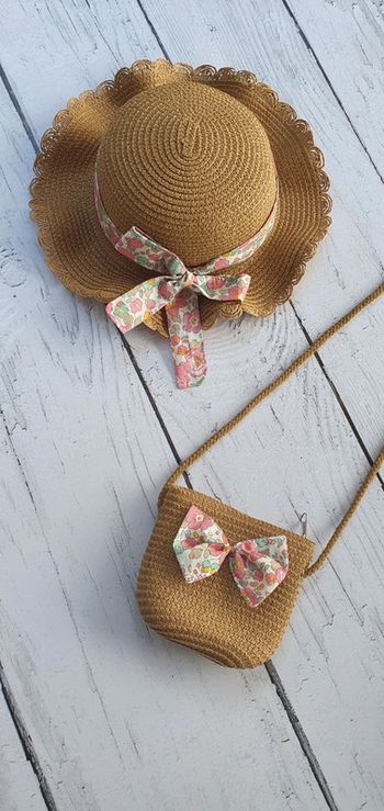 Chapeau et petit sac
