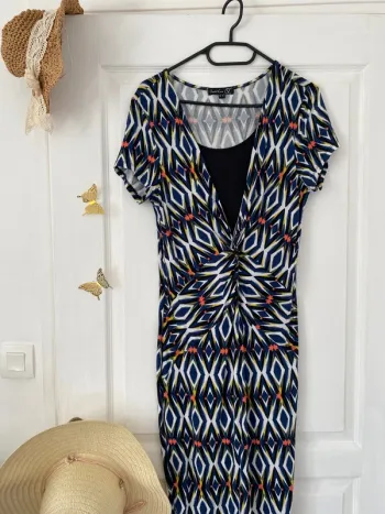Robe col v légère
