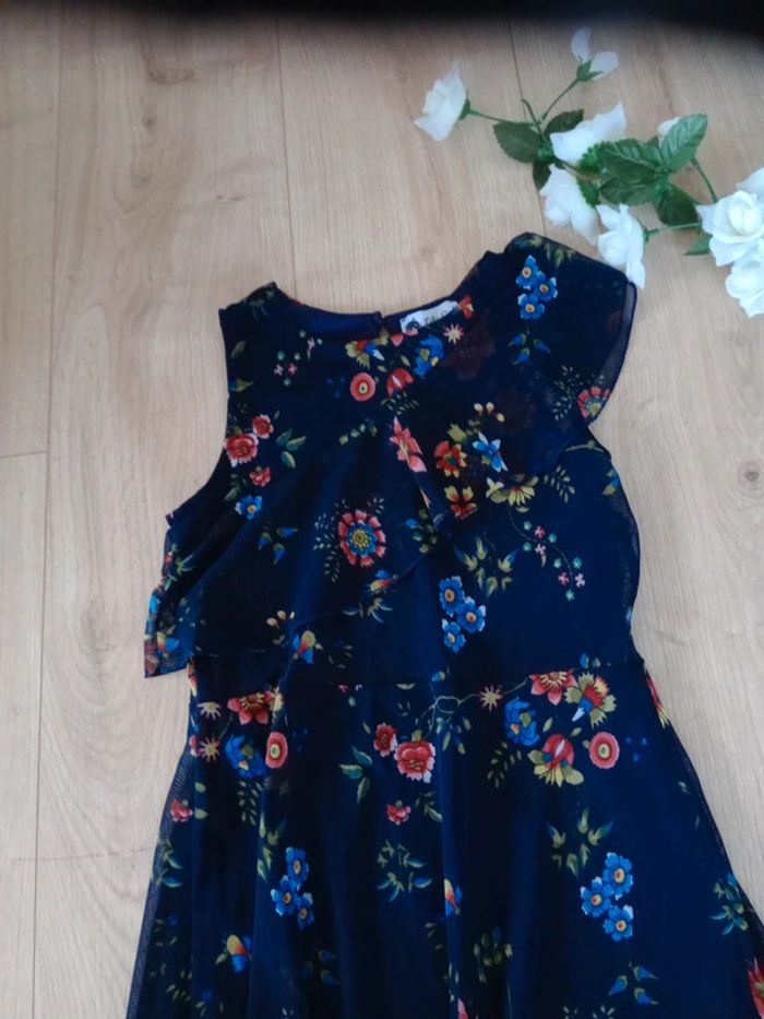 Robe 6 ans bleu marine à fleurs c 85 - photo numéro 2