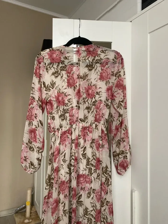 Robe cache-coeur fleurie - photo numéro 3