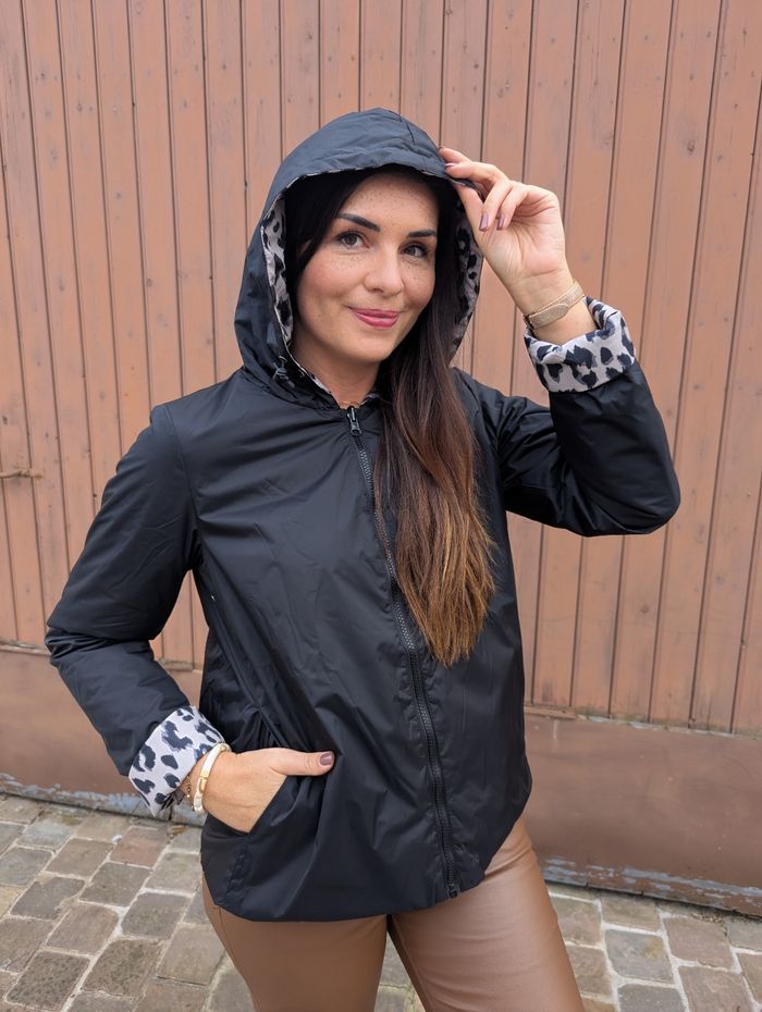 Parka courte réversible Ottawa noir/léopard
Taille M = ok pour 38