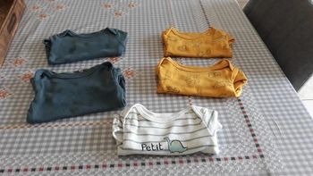 Lot de 5 bodies garçon manches longues taille 56