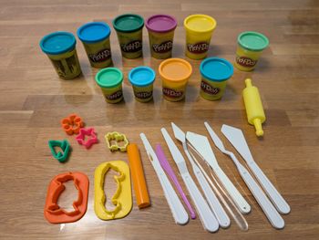 Lot de pâtes à modeler et accessoires pour modeler