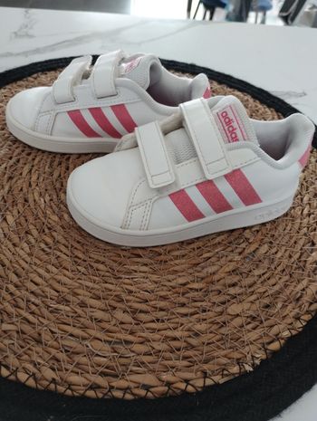 Baskets Adidas blanches et roses