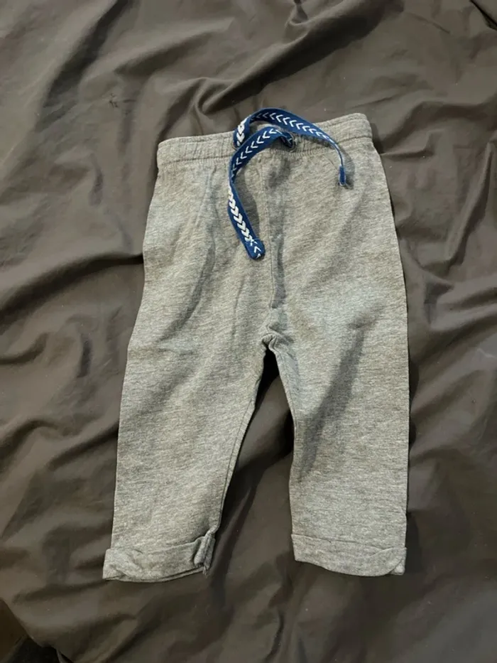 Lot pantalon 6 mois - photo numéro 4