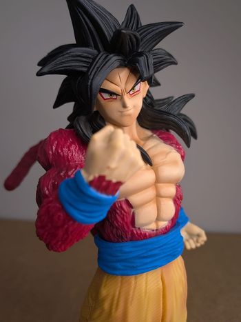 Figurine Son Goku SSJ4 - Dragon Ball