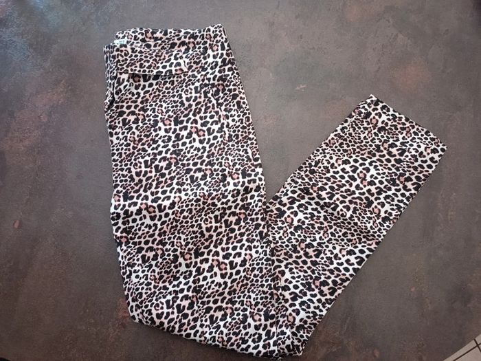 Pantalon léopard mango