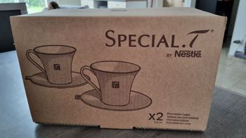 Lot 2 tasses spécial t