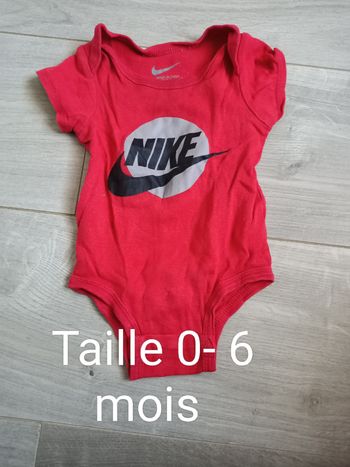 Bodies  taille 0-6 mois