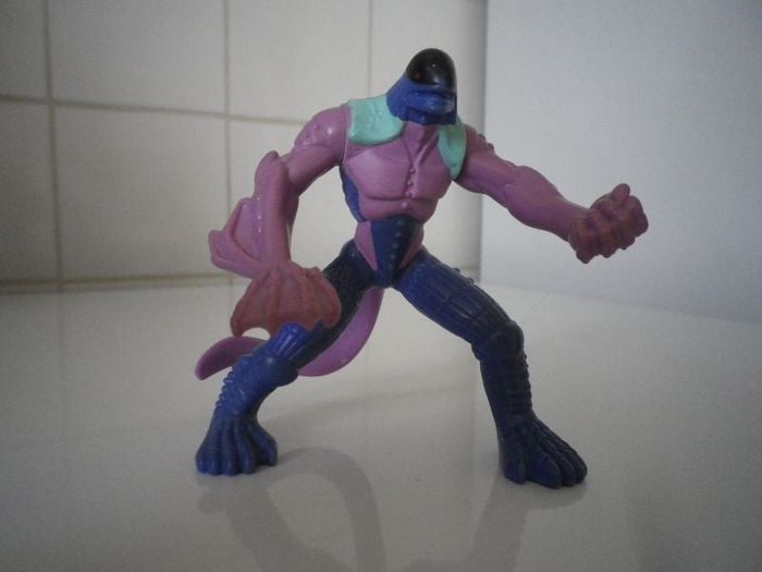 FIGURINE MONSTRE MARIN