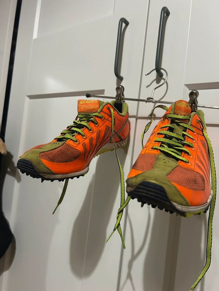 604 – Pointes d’athlétisme Asics oranges et vert-citron - photo numéro 3