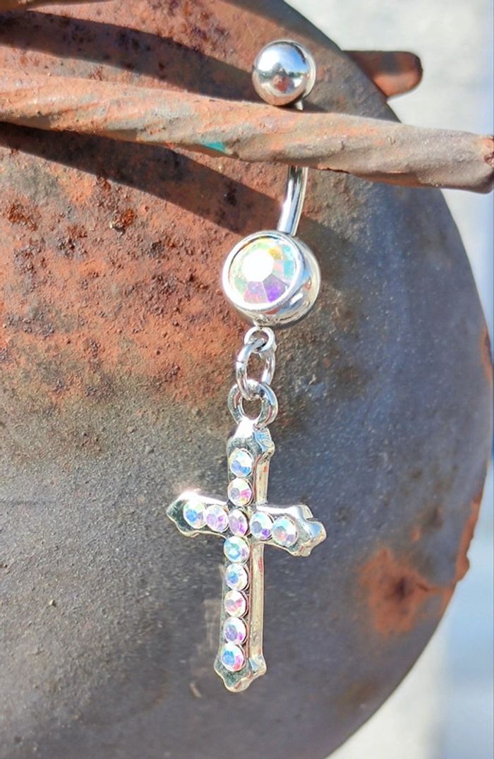 Piercing argenté croix - photo numéro 6