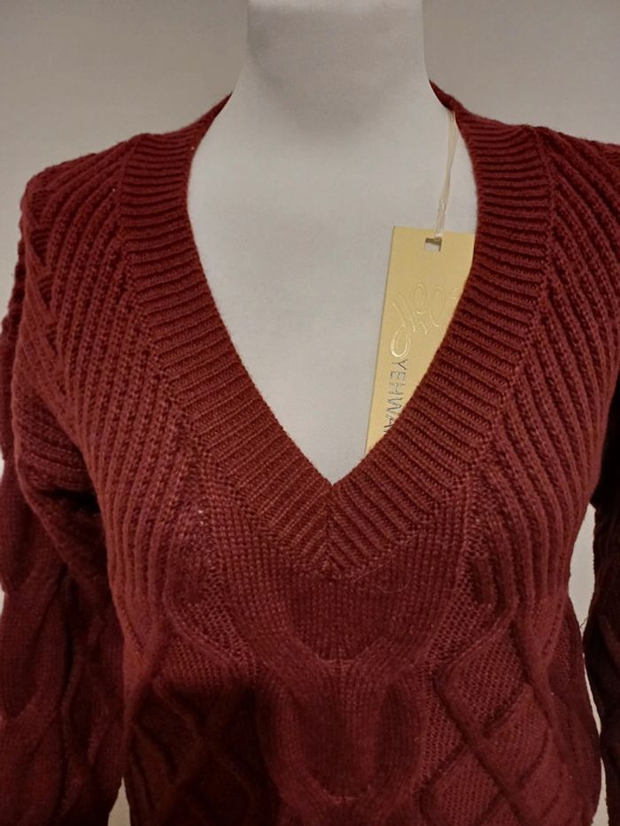 Pull Bordeaux chaud neuve Yehwang taille S/M 36/38 - photo numéro 3