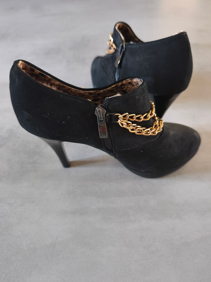 Chaussures en suédine noir avec chaînettes talon haut taille 37 - photo numéro 4