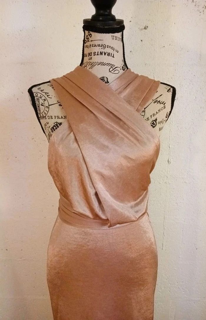 🌸 Robe longue rose poudrée multipositions – TFNC – Taille S – Bon état - photo numéro 4