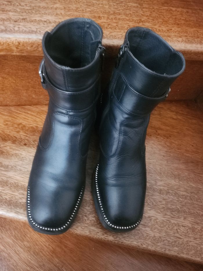 Bottines noir en cuir avec strass autour de la semelle - photo numéro 4