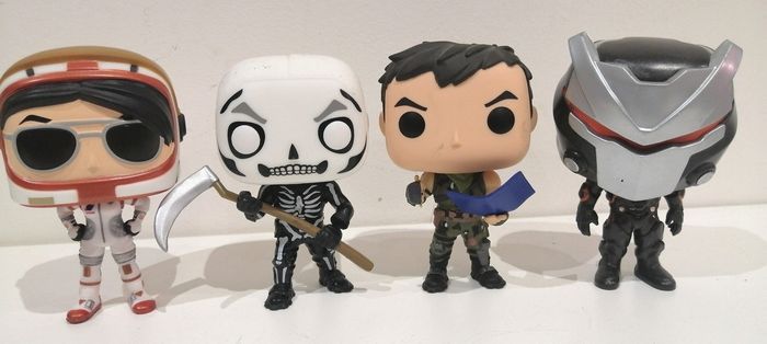 4 figurines fortnite funko pop