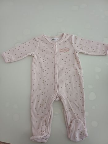 Pyjama neuf taille 9 mois