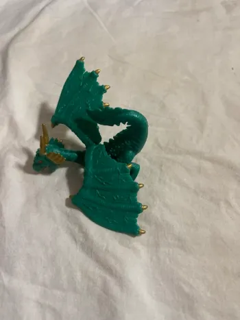 Figurine dragon en plastique