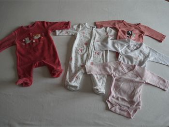 Lot n°2 en 1 mois : 2 Pyjamas velours fantaisies (Kiabi-Gémo) + 3 Bodies ML (Kiabi-Gémo)