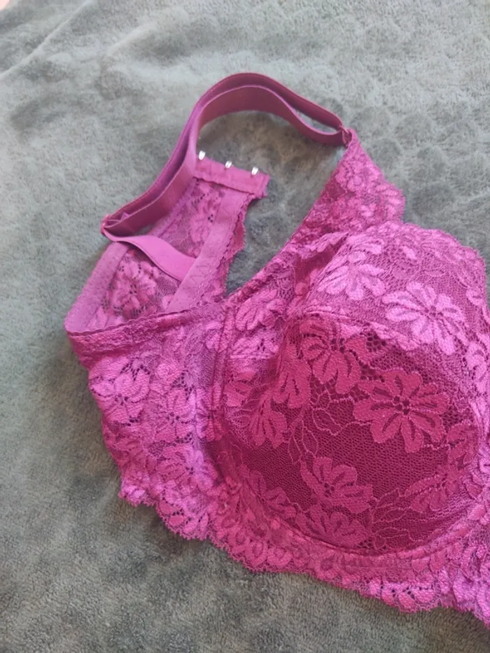 Soutien-gorge dentelle aubergine 90C bon état - photo numéro 4