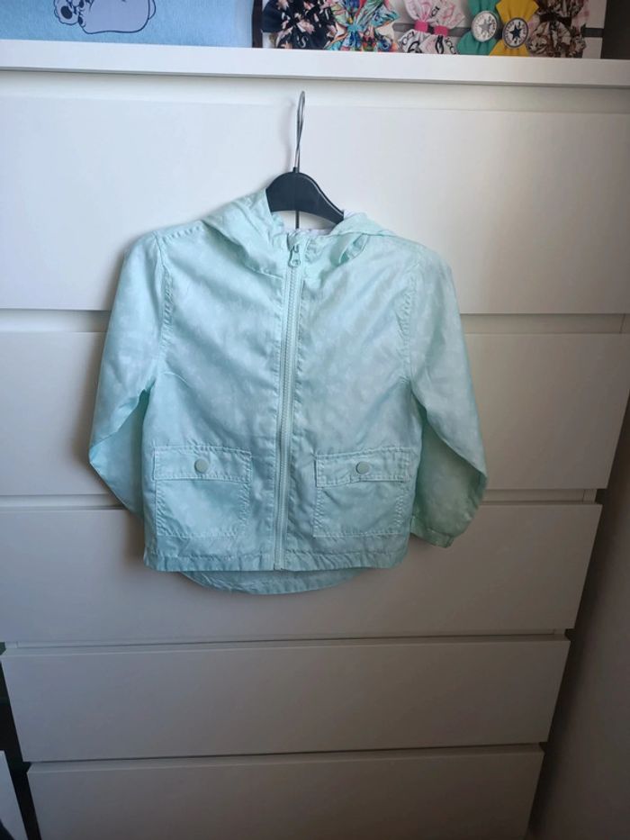 Magnifique petite coupe vent couleur vert d'eau taille 3ans