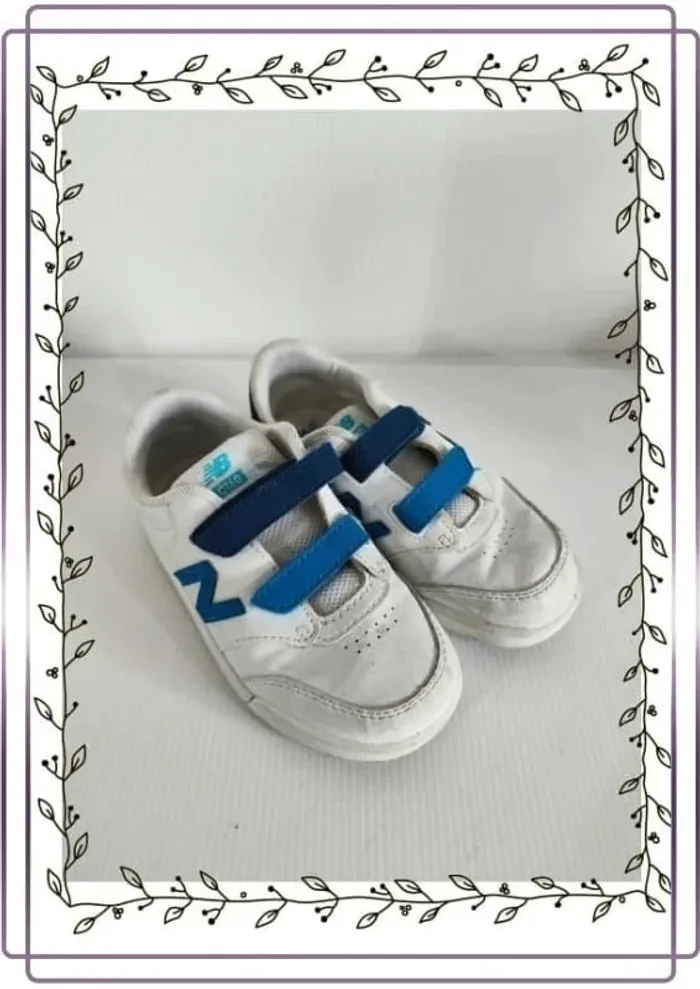 Baskets New balance, taille 26, bon état mais plusieurs traces
