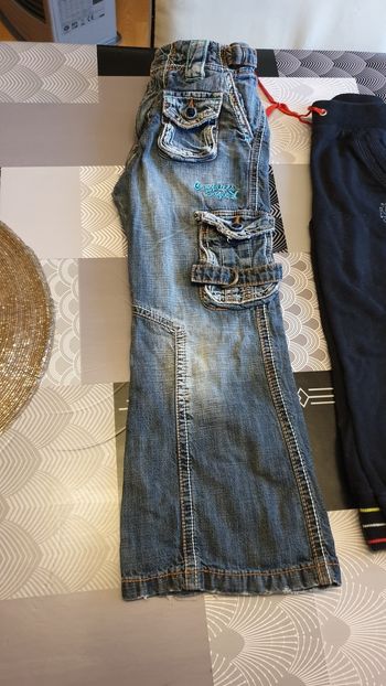 Lot de 3 pantalons taille 4ans bonne état