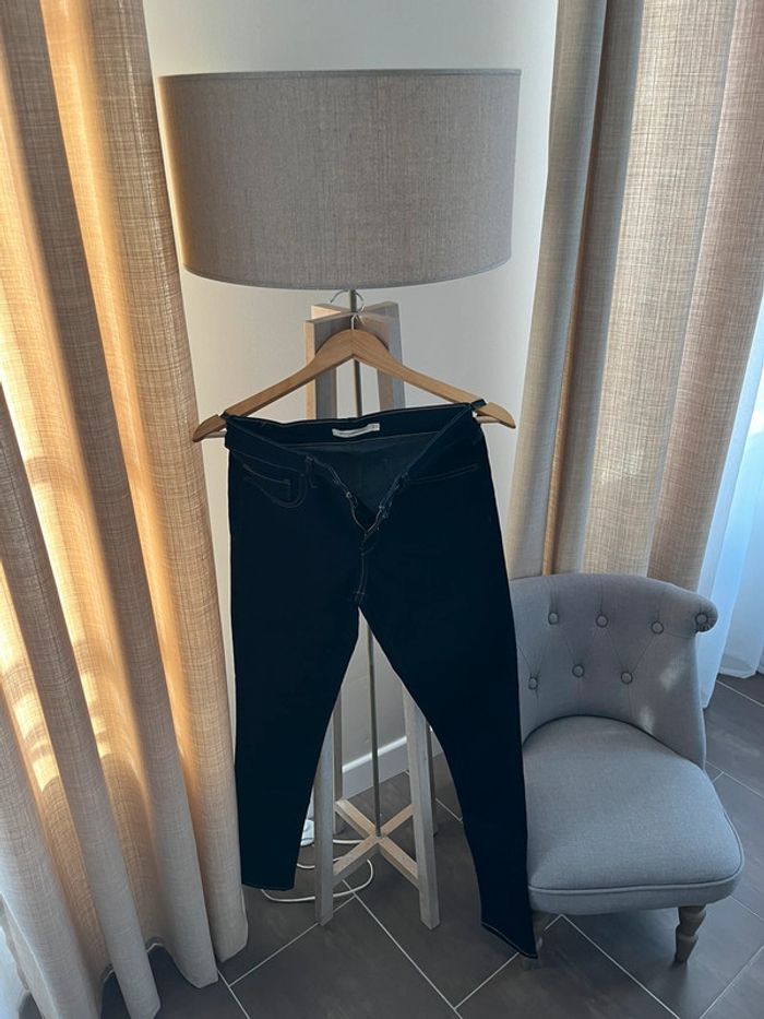Jean Levi’s femme taille 27 neuf.