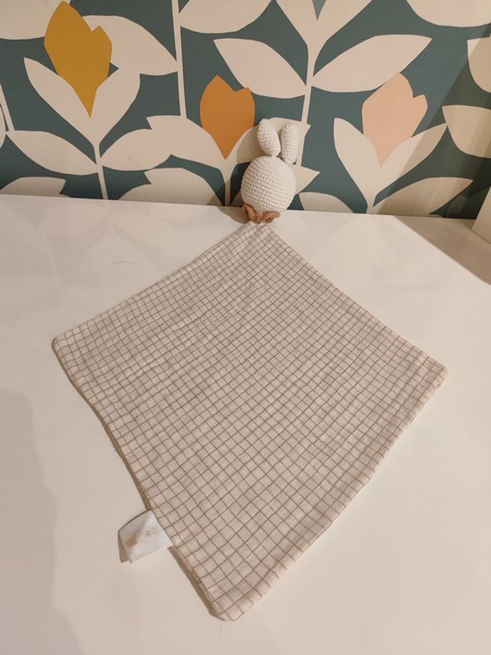 Doudou plat lapin crochet gaze de coton fait main - photo numéro 4