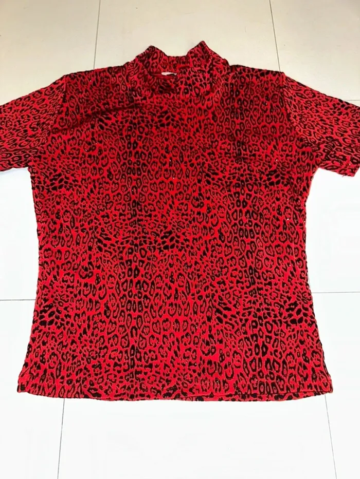 Magnifique top rouge T2 Neuf Machin Chose Paris