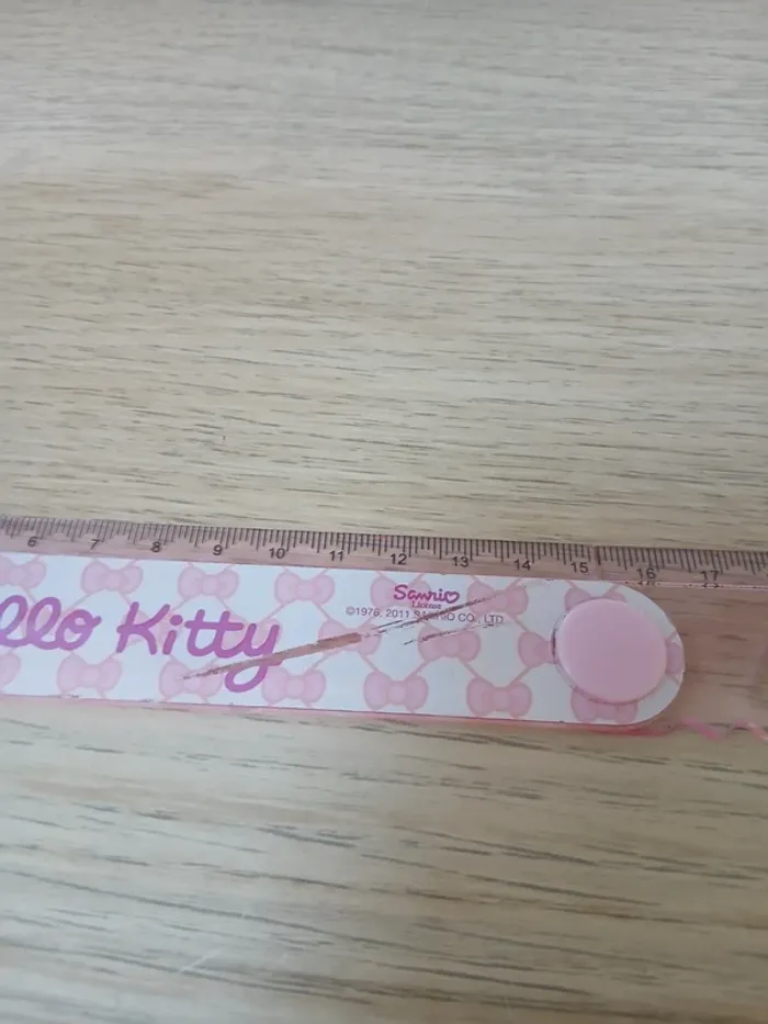 Boite en fer et 2 règles Hello Kitty - photo numéro 12