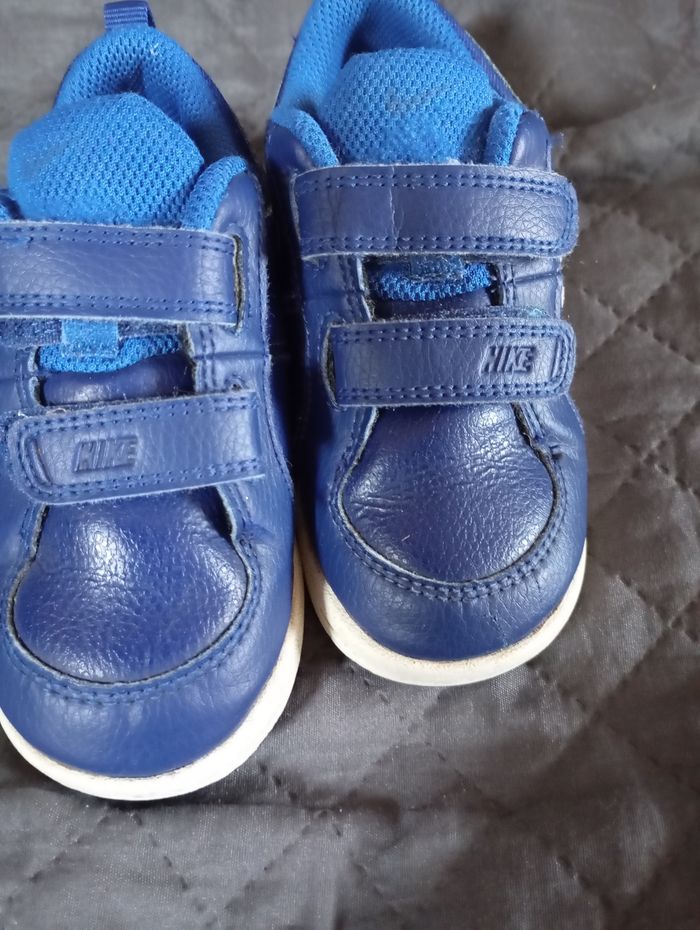 Baskets Nike pointure 25 - photo numéro 4