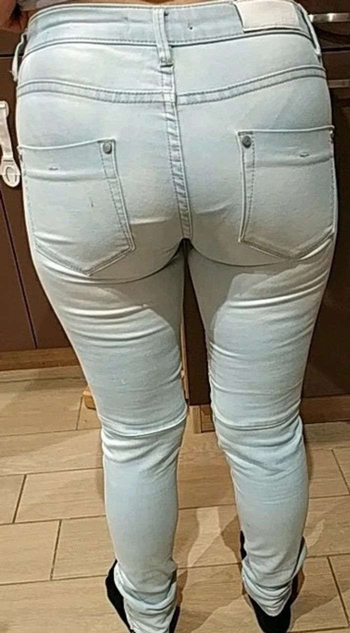 Jean femme clair slim Jennyfer 34 1 micro tâche sur une fesse - photo numéro 10