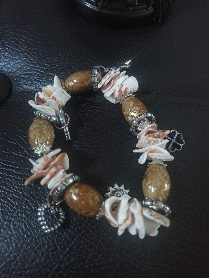 Bracelet fantaisie taille élastique avec breloques