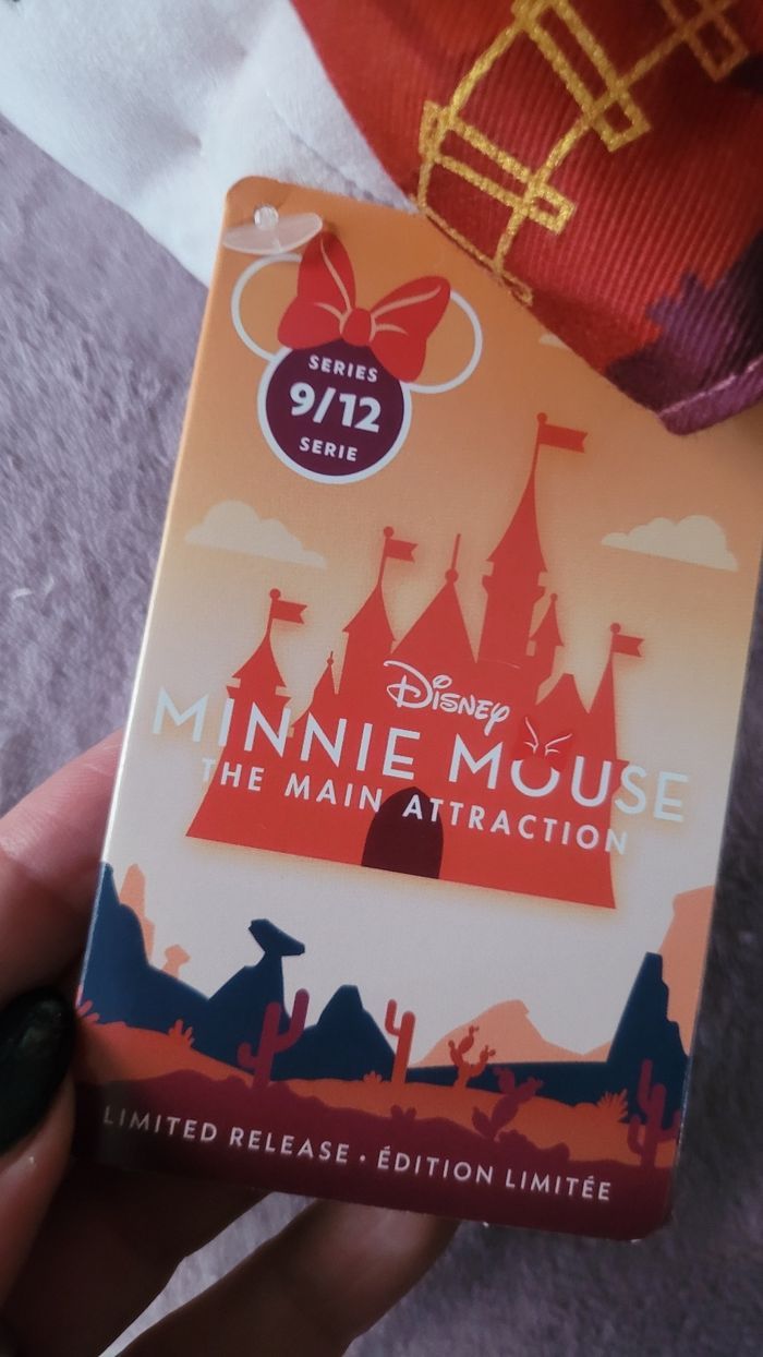 Peluche minnie main attraction 9 BTM - photo numéro 4