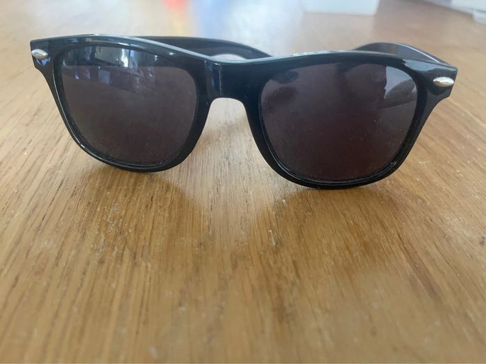 Lunettes de soleil noire